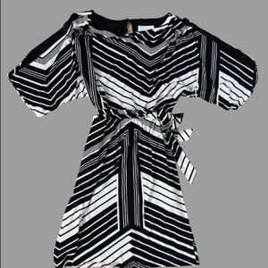 Jessica Simpson black and white woman’s dress